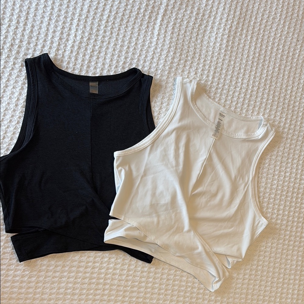 Beyond Yoga Black and White Sleeveless Crop Tank Tops